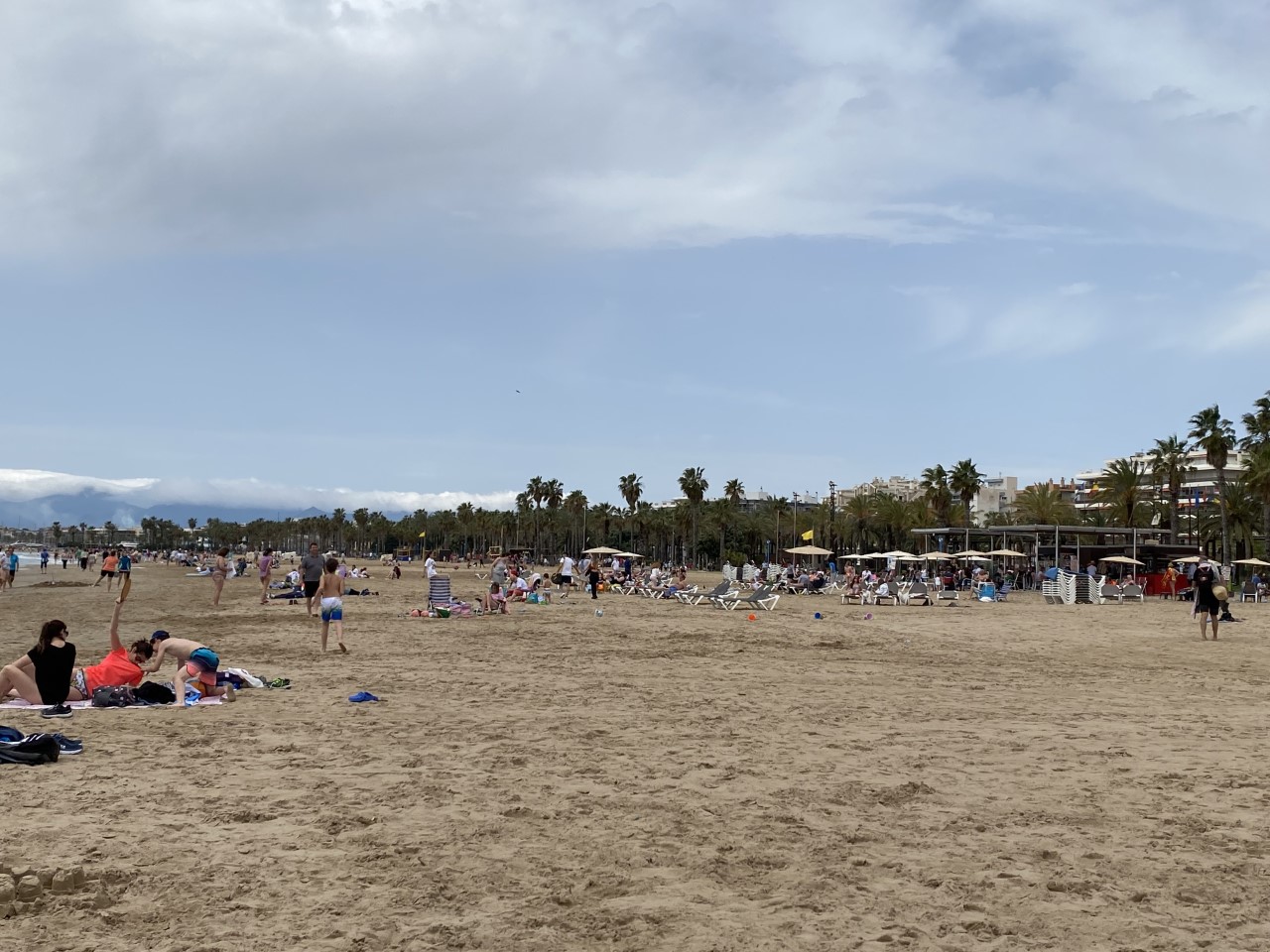 Muere un hombre de 86 años mientras se bañaba en una playa de Salou