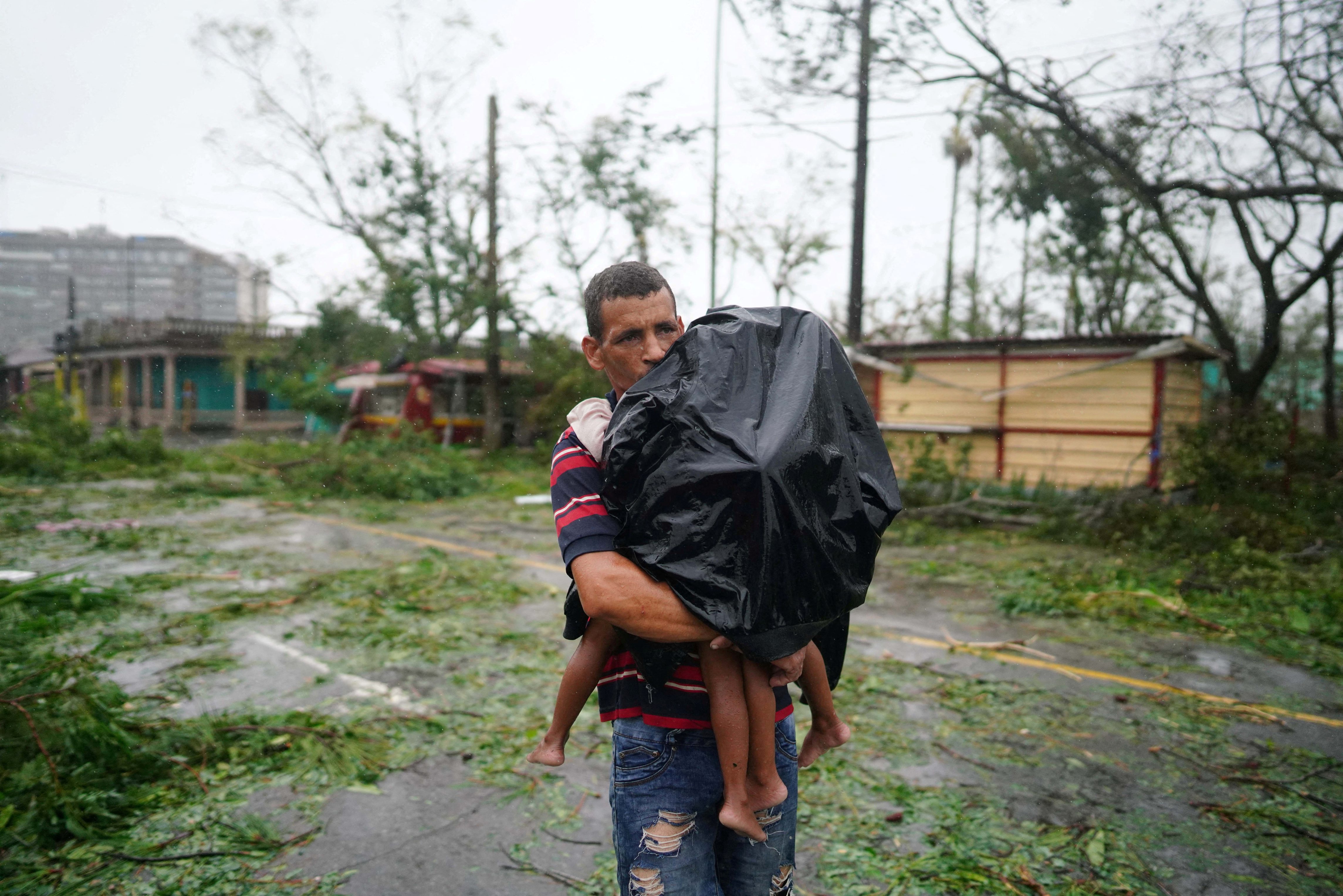 El fuerte huracán Ian causa estragos en Cuba Imágenes