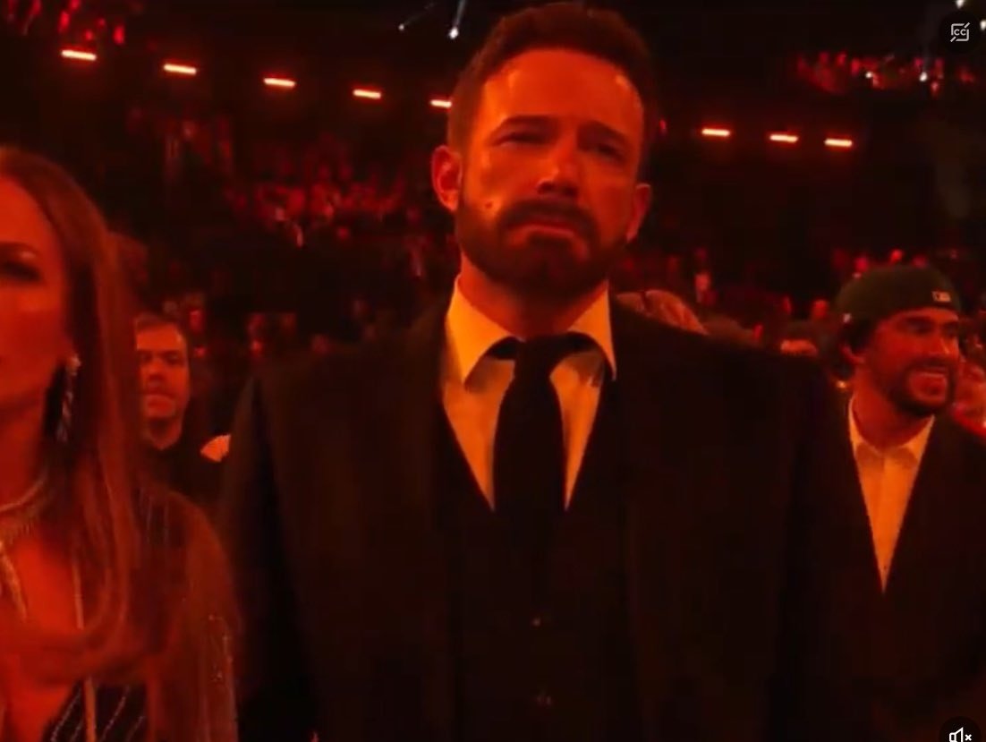 Ben Affleck Y Sus Caras De Aburrimiento Durante Los Premios Grammy