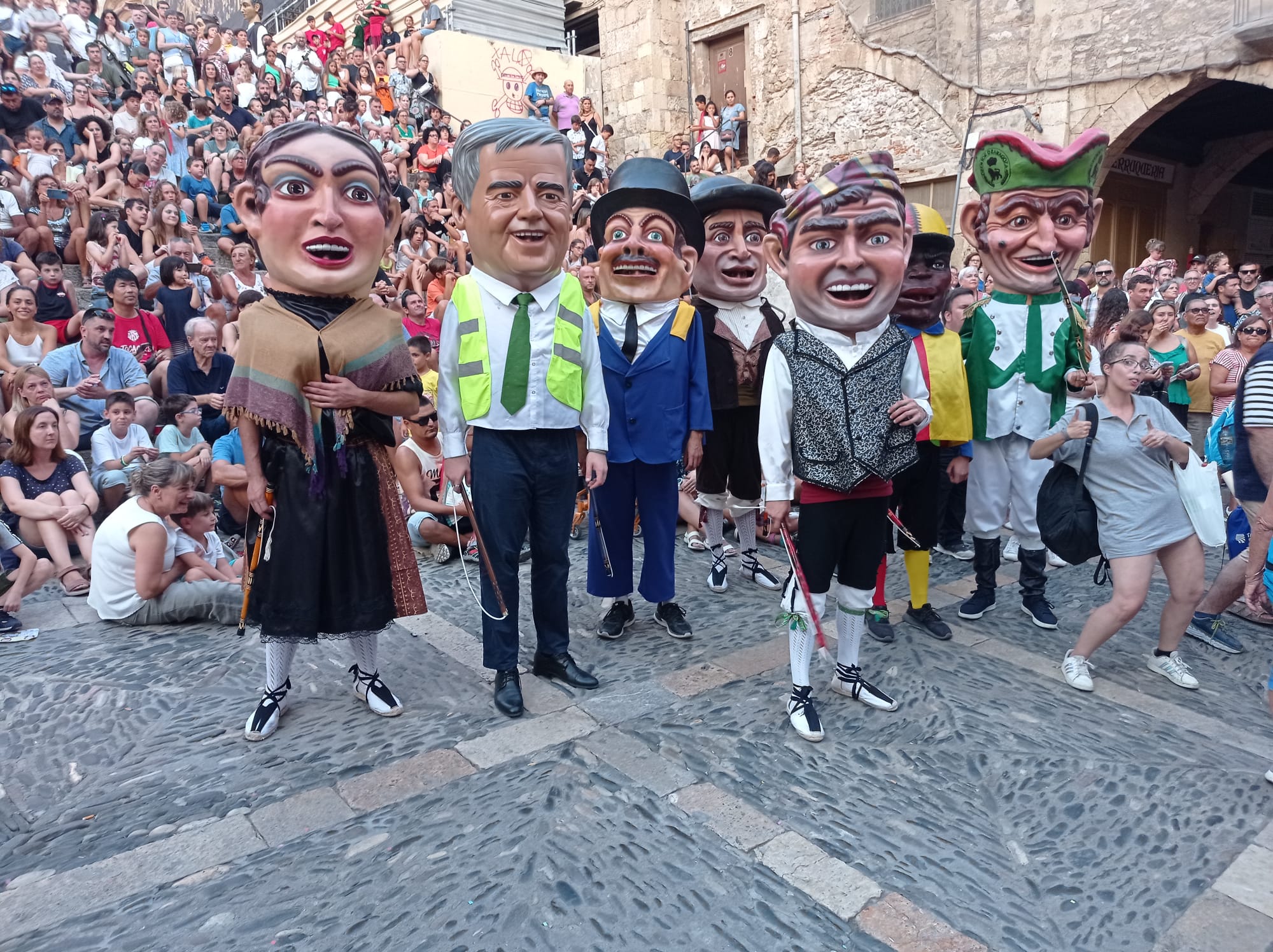 La Comparsa De Cabezudos Del Arrabal En Las Fiestas De Sant Mag De