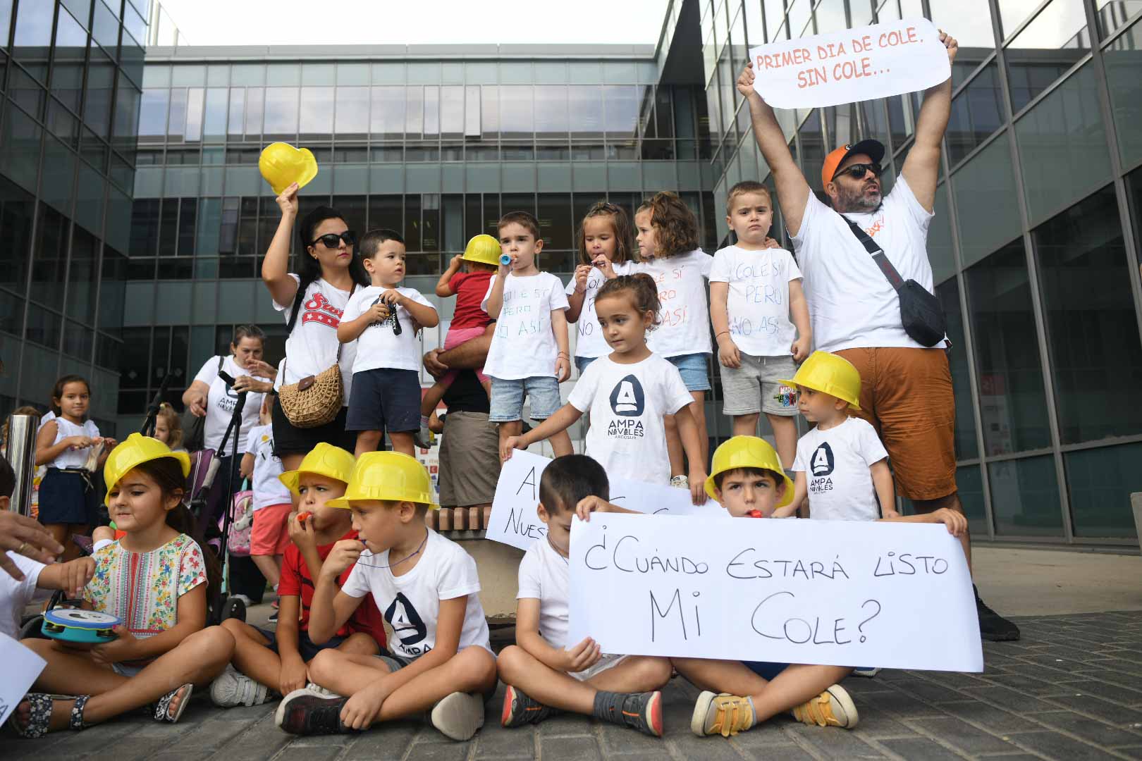 Fotos Concentración de las familias del colegio Ana María Navales de