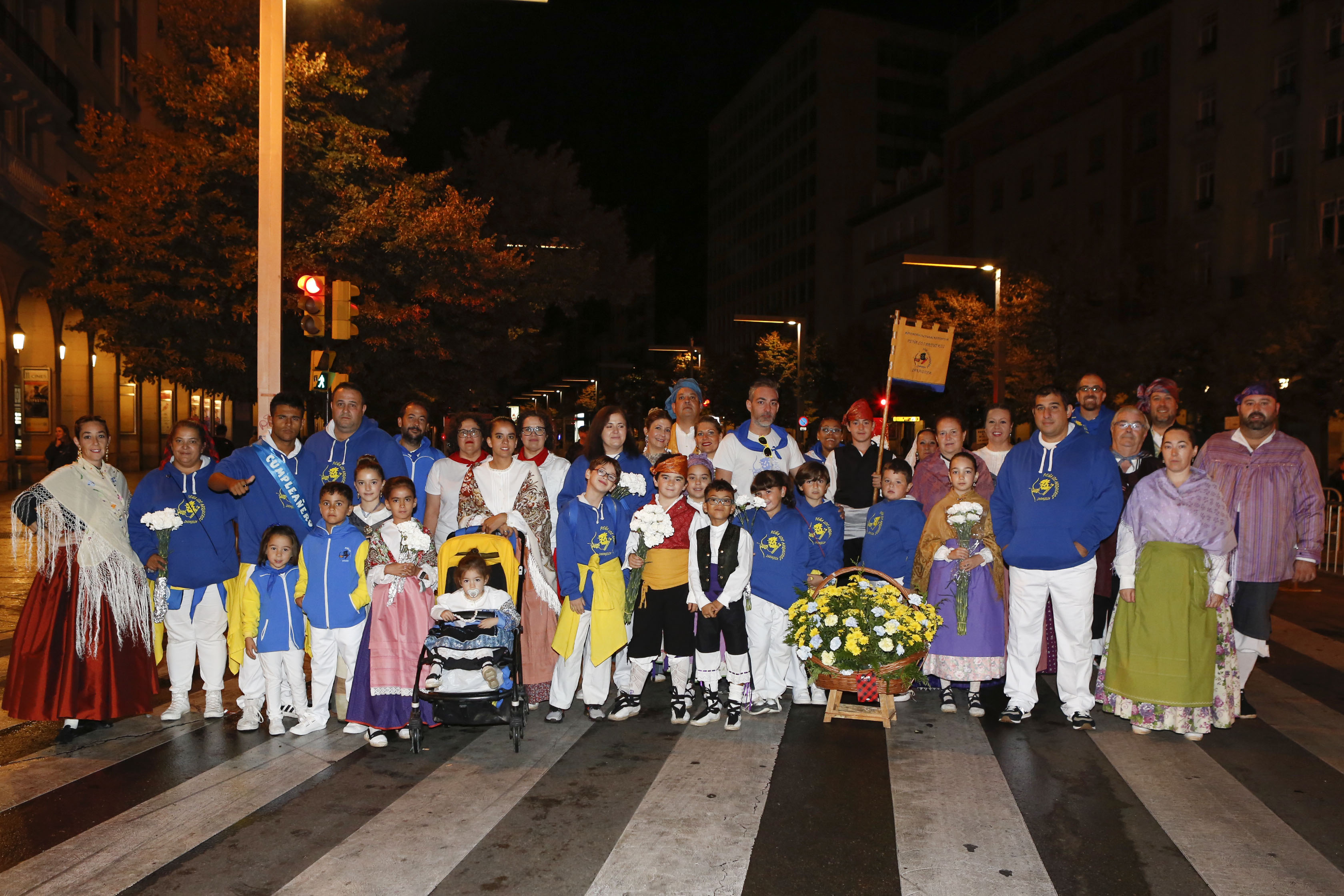 Fotos De Los Grupos De La Ofrenda De Flores A La Virgen Del Pilar