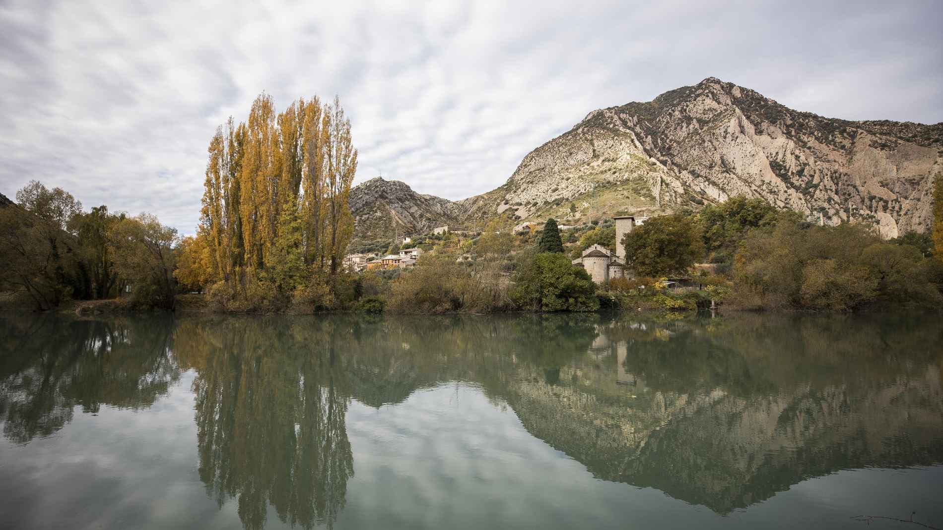 Fotos Del Pueblo De Huesca Con Habitantes Una Joya Del Rom Nico Y