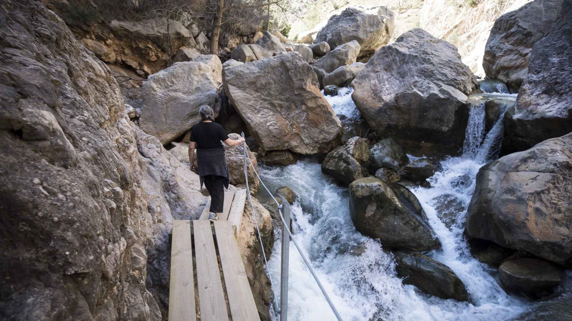 El Sendero Fluvial De Teruel Repleto De Pasarelas Y Piscinas Naturales