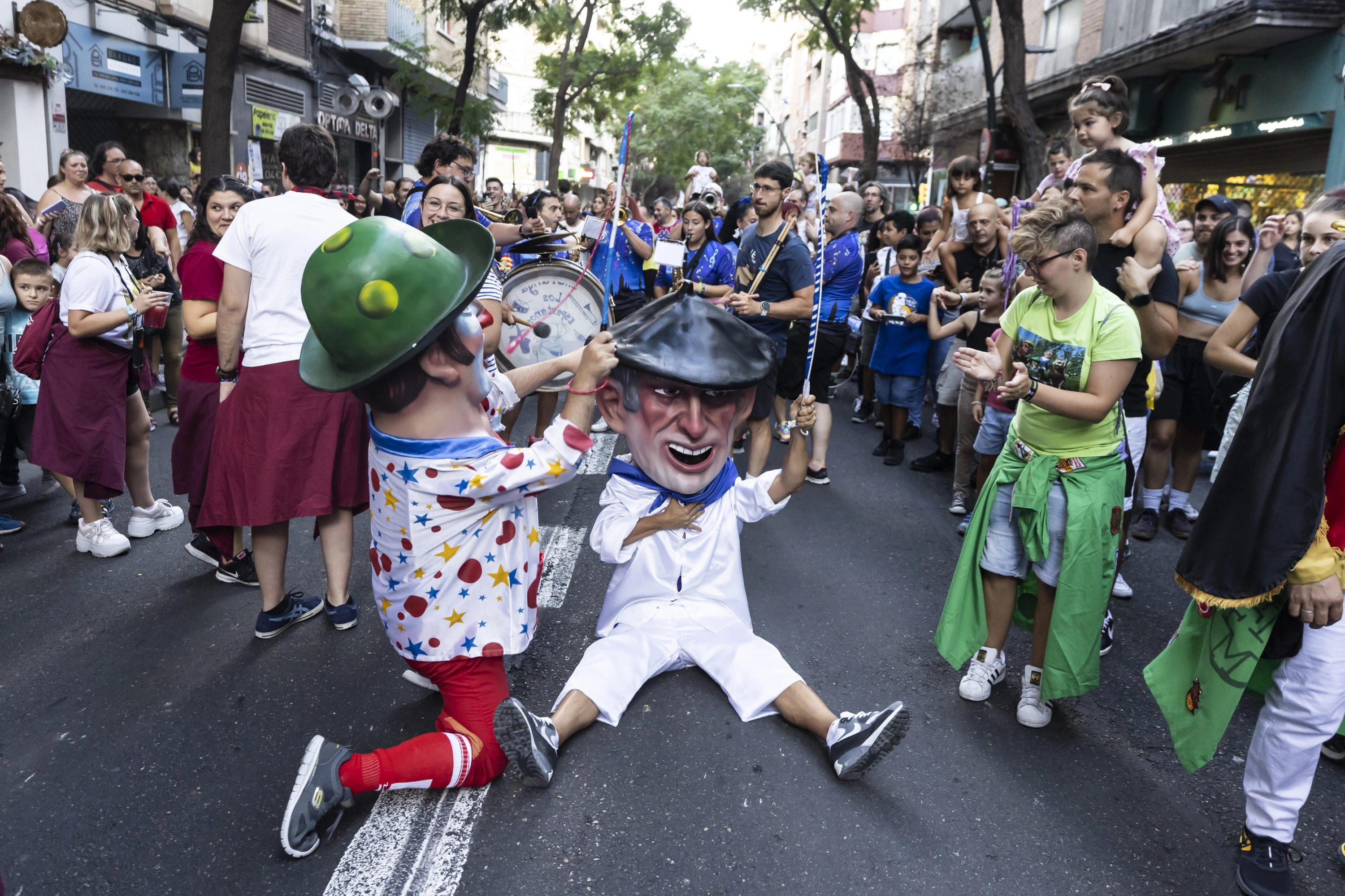 El Presidente De La Comisi N De Fiestas Del Barrio De Las Delicias De