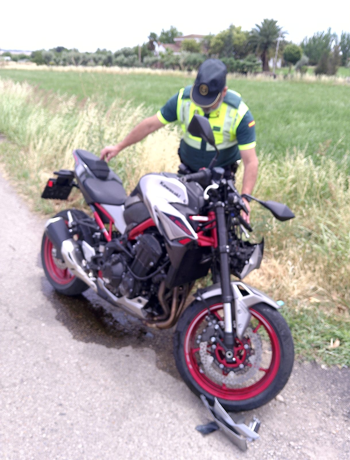 Herido grave el conductor de una moto al salirse de la vía en