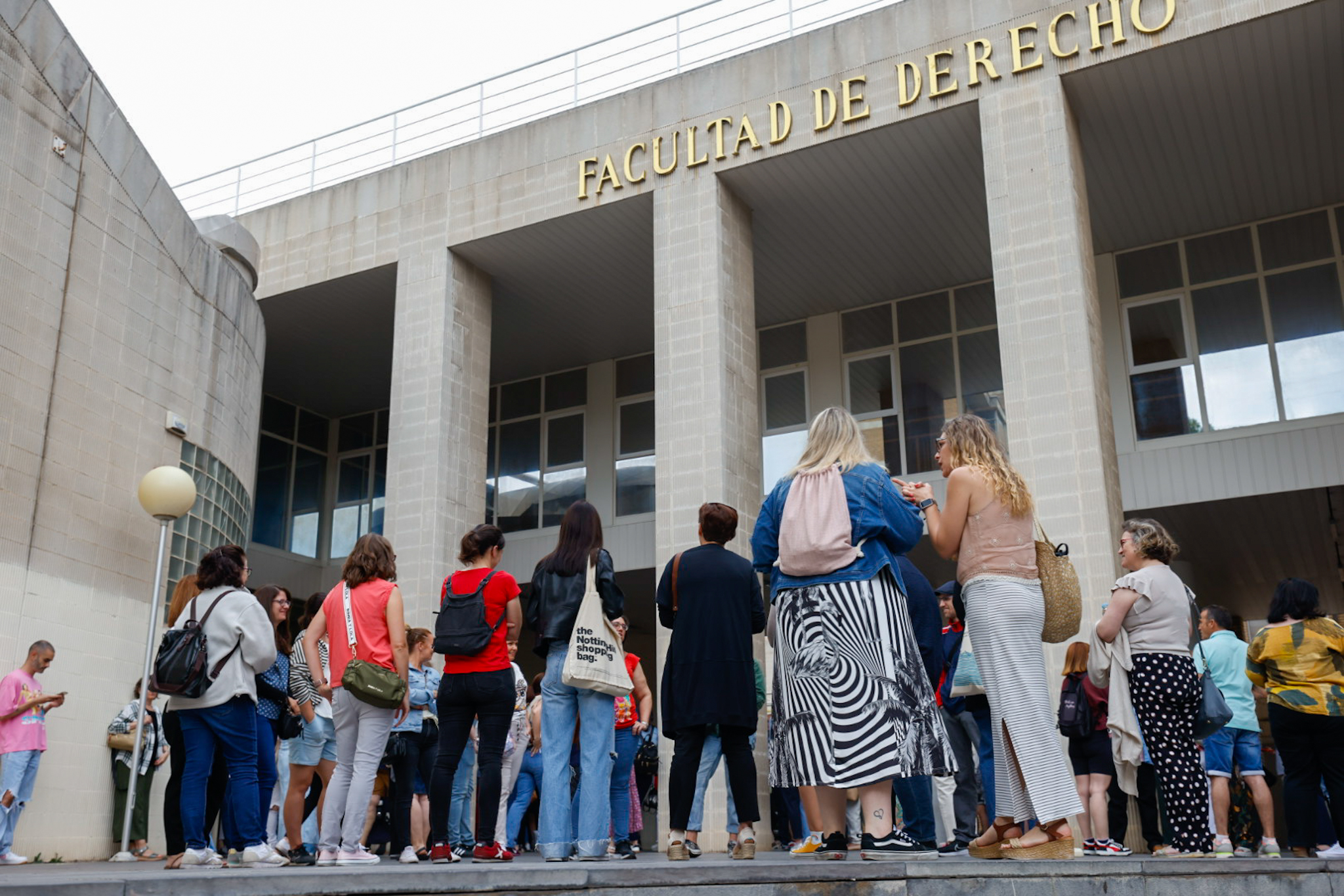 M S De Opositores Compiten El Domingo Por Plazas De Auxiliar