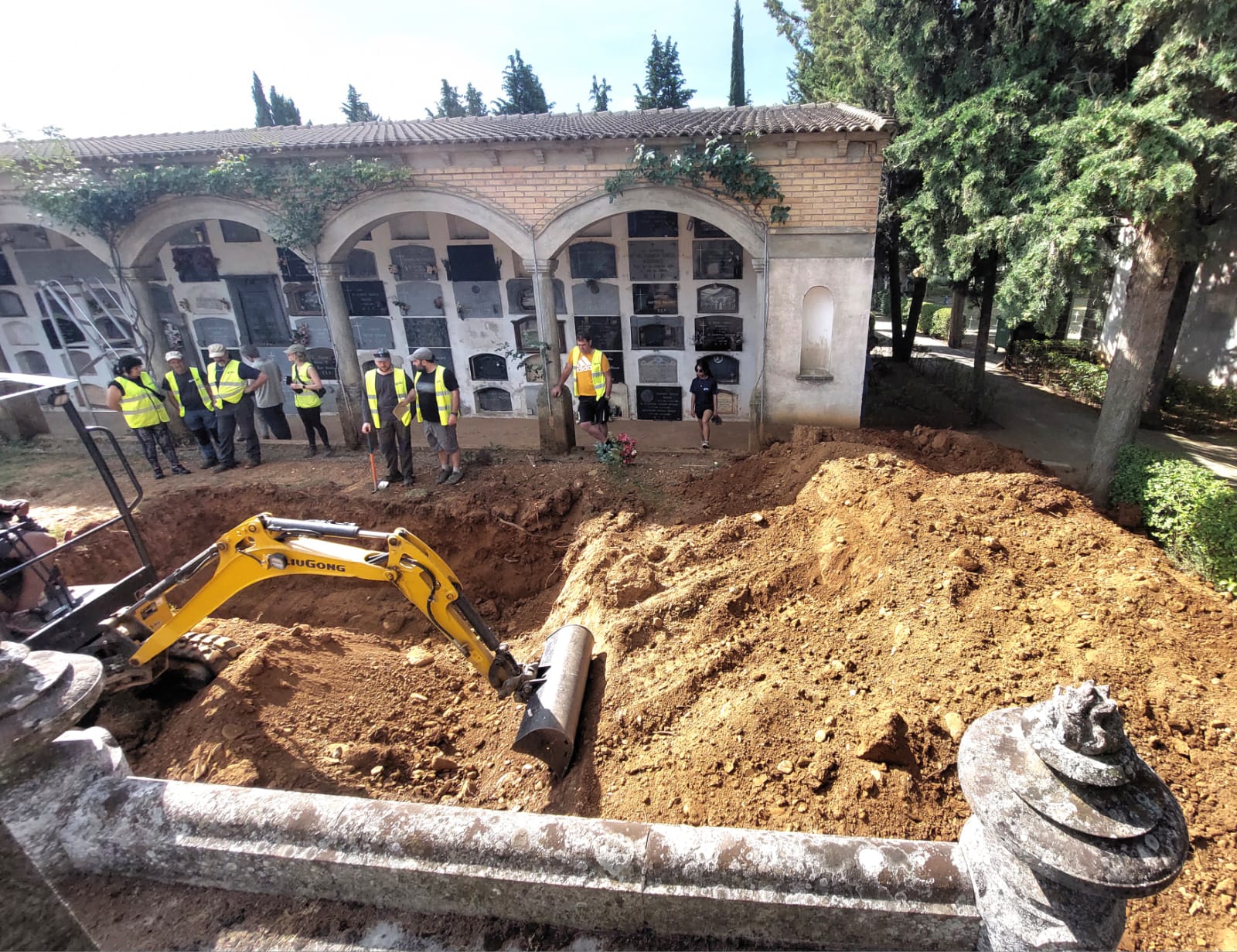 Comienza la búsqueda en el cementerio de Jaca de los restos de dos