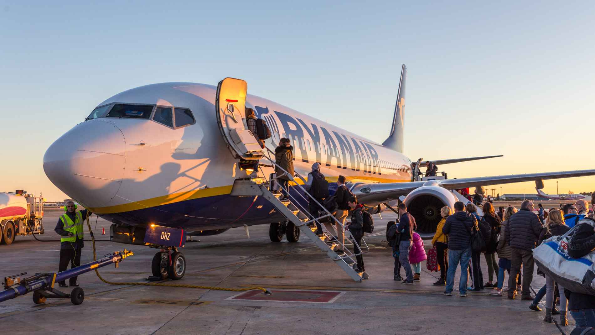 El Aeropuerto De Stansted En El Que Aterrizan En Londres Los Aviones