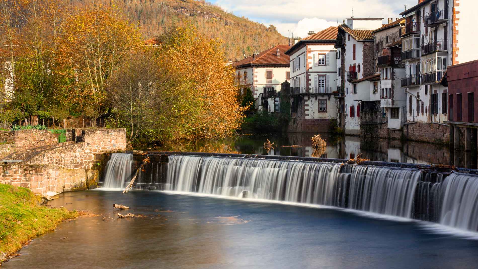 Ni Vinuesa ni Ochagavía este es el pueblo ideal para visitar en otoño