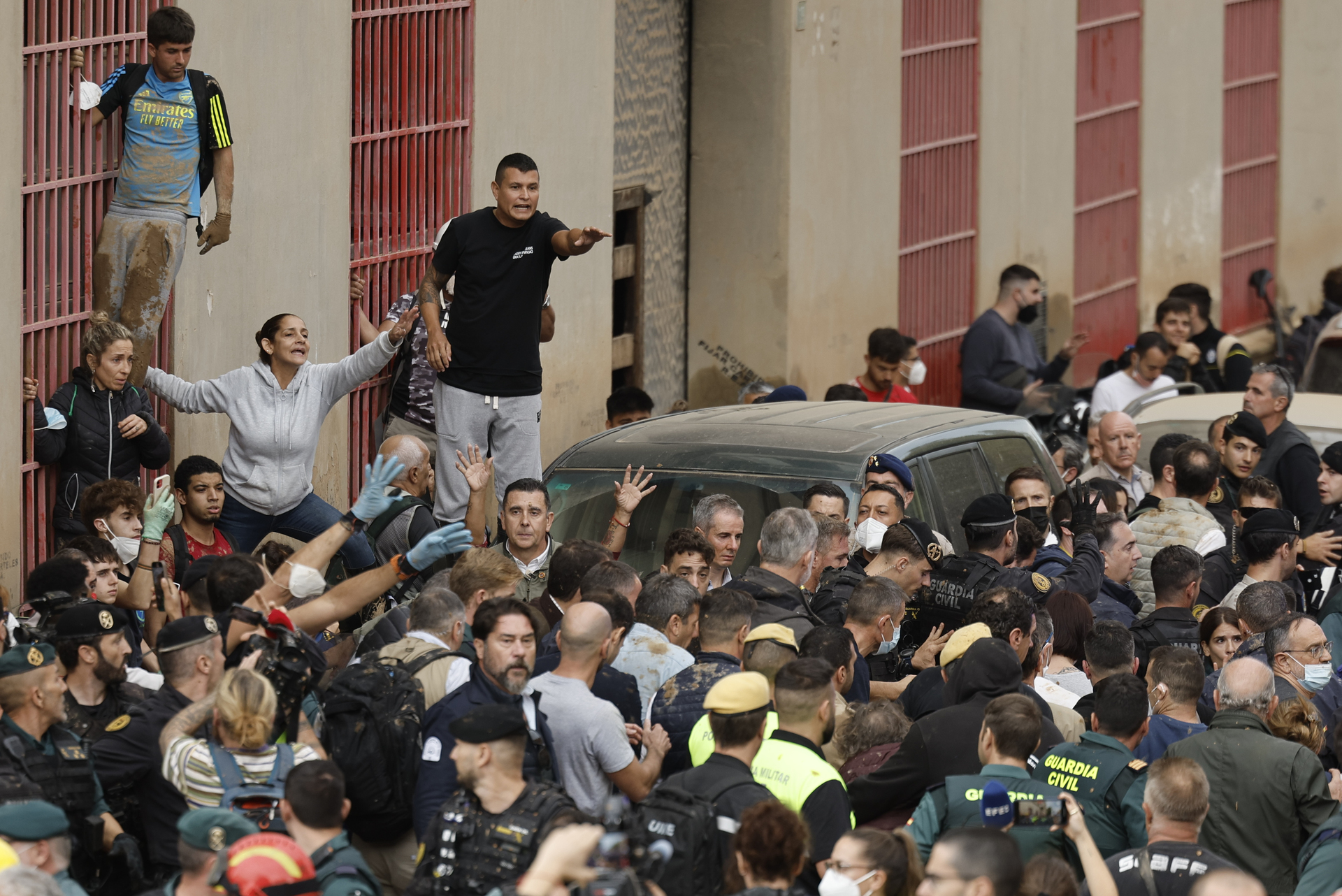 Fotos Los Reyes en la zona cero de la DANA en Valencia Imágenes