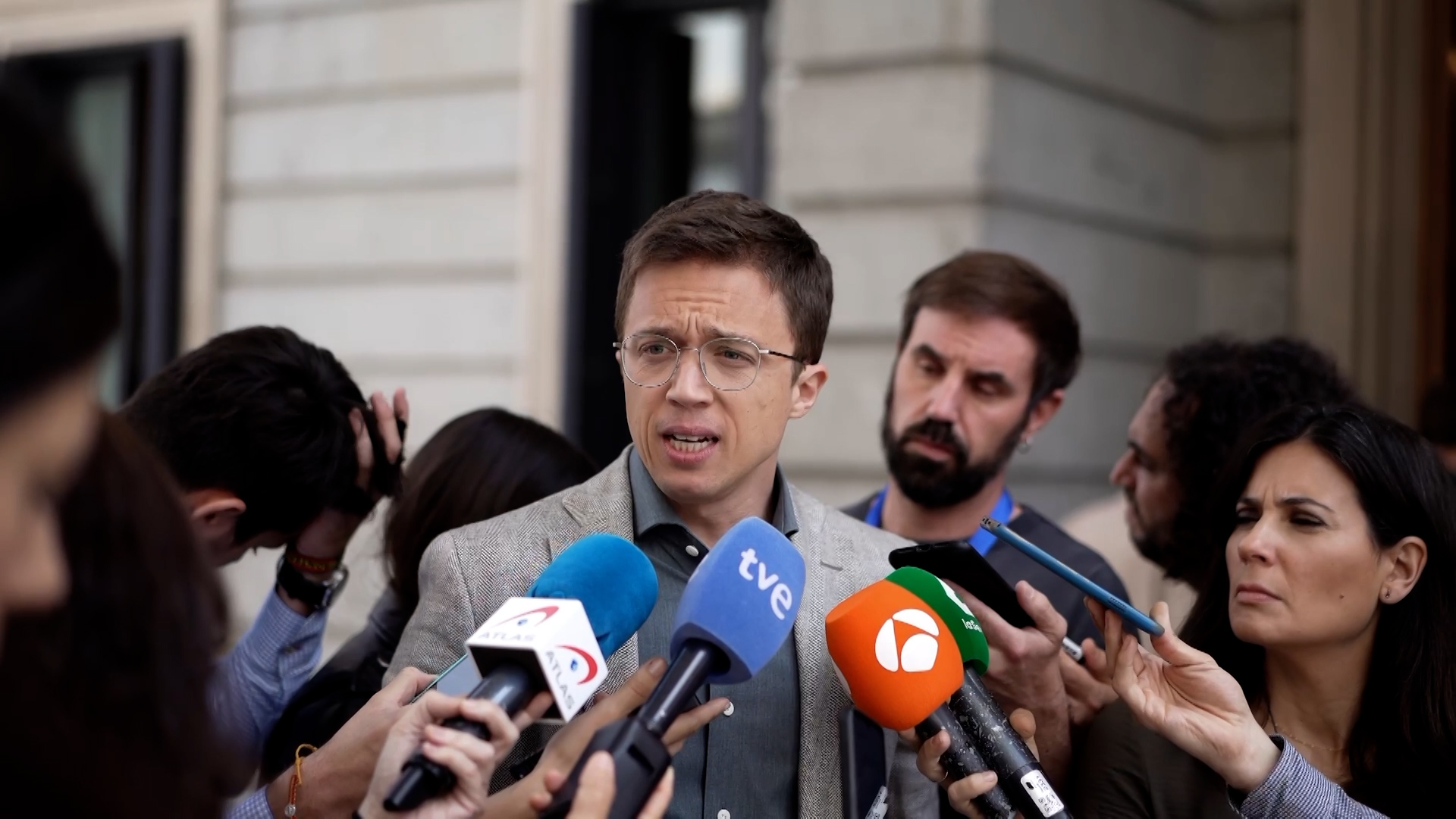 El juez deja en suspenso la causa contra Errejón por estar de baja la