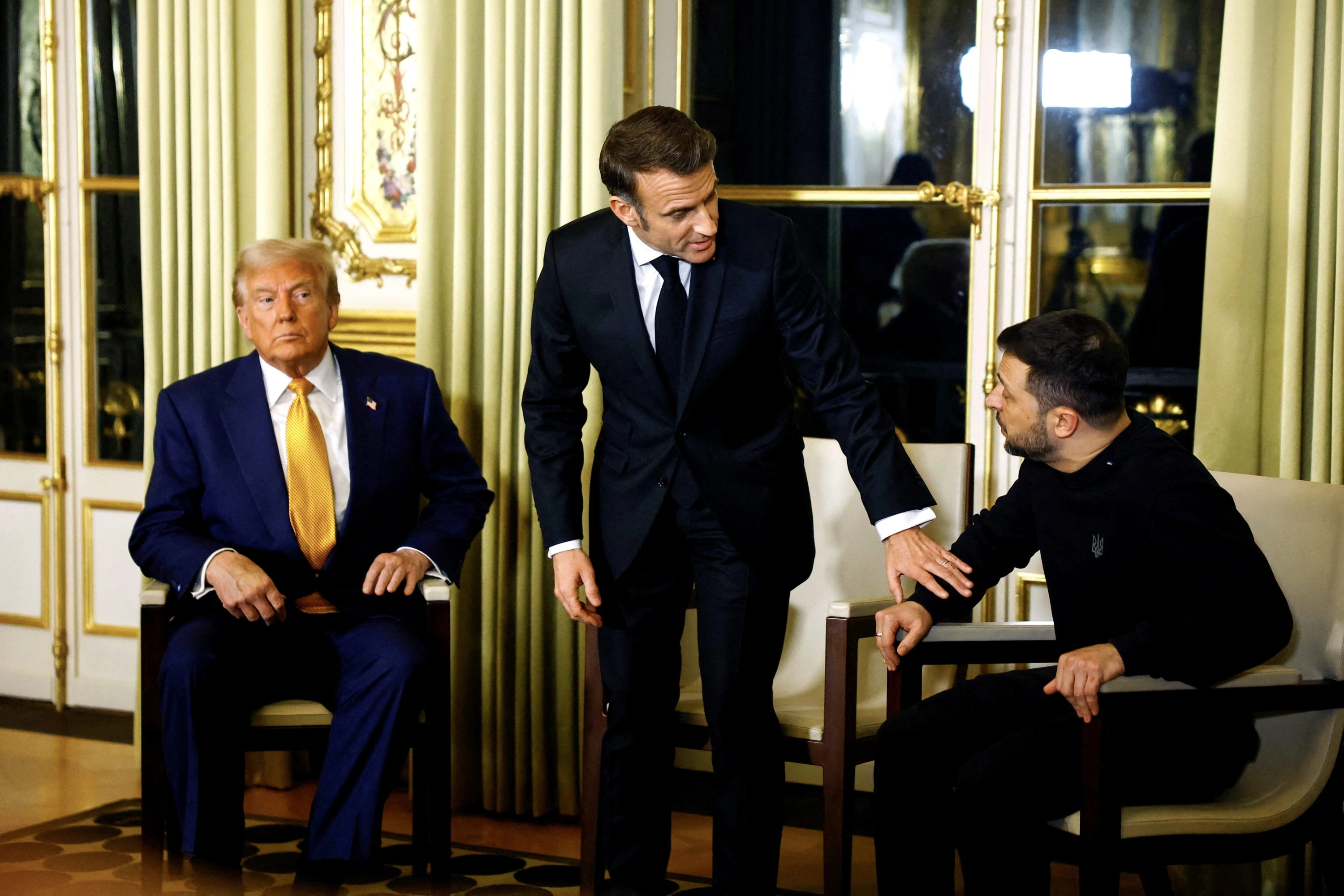 Macron habla de día histórico al juntar a Trump y Zelenski y pide