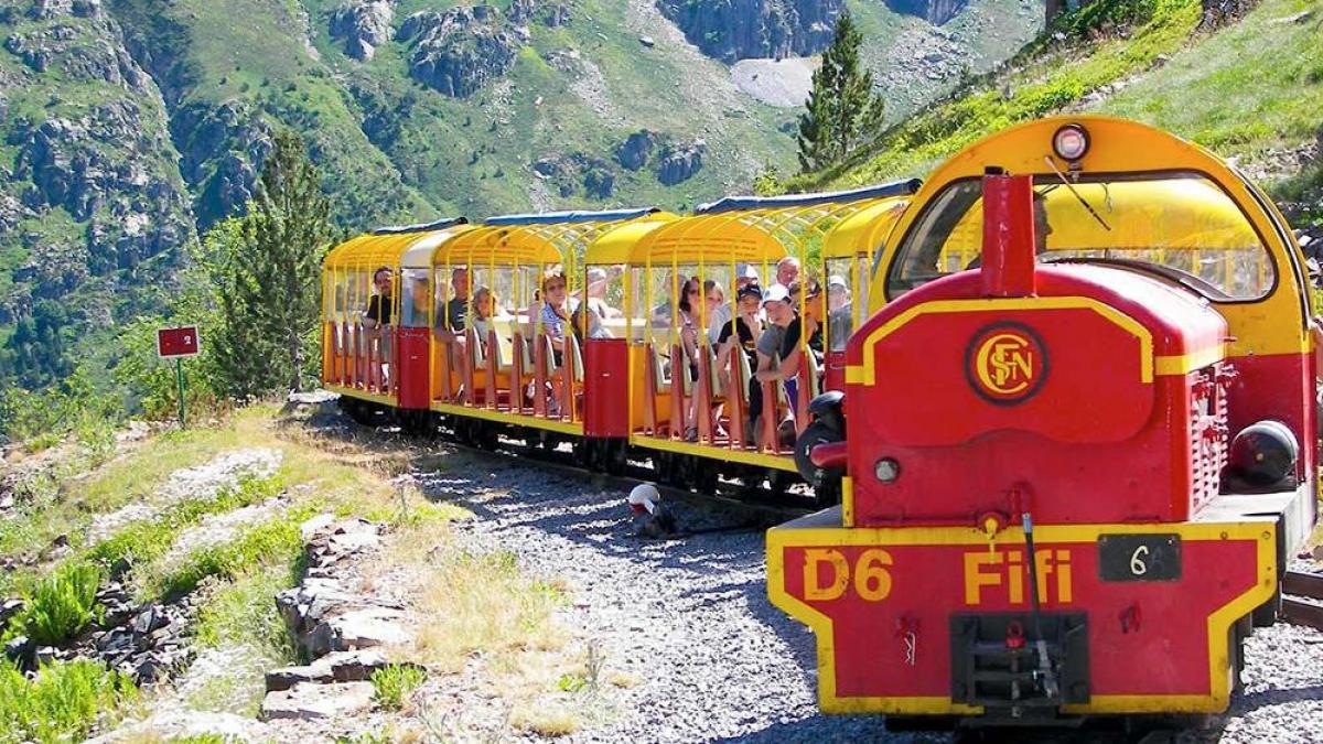 Trenes Sobre Ruedas Para Conocer El Pirineo El Sarrio Valle De Tena Y Artouste