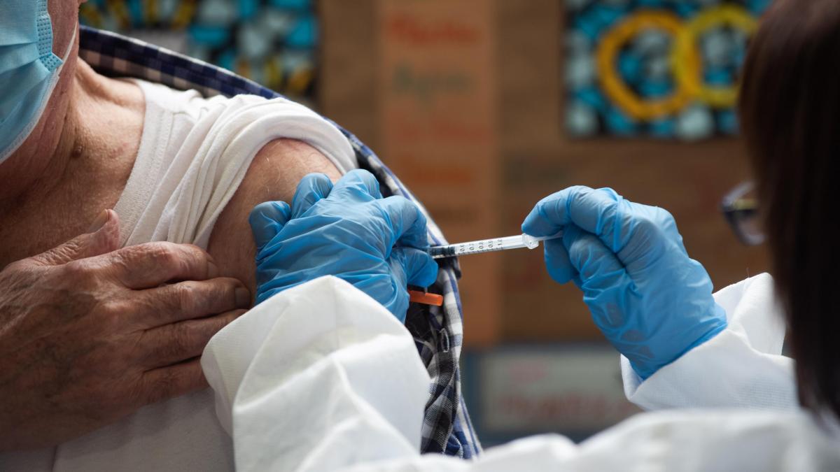 Menos bajas por covid | Editorial | Heraldo de Aragón