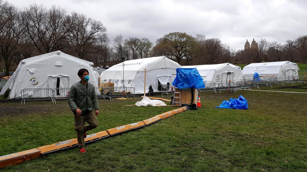 Un ospedale campagna a Central Park contro il Covid-19