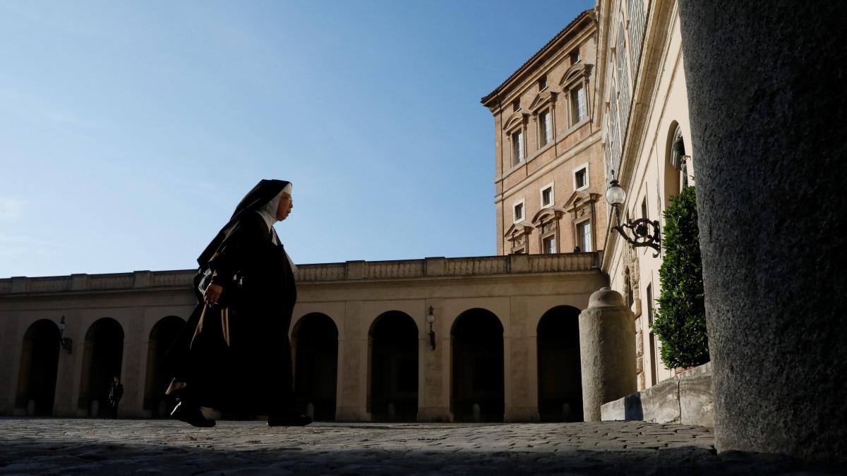 Tres ex monaguillos acusan a dos sacerdotes del Vaticano de abuso sexual en  los años 80 y 90