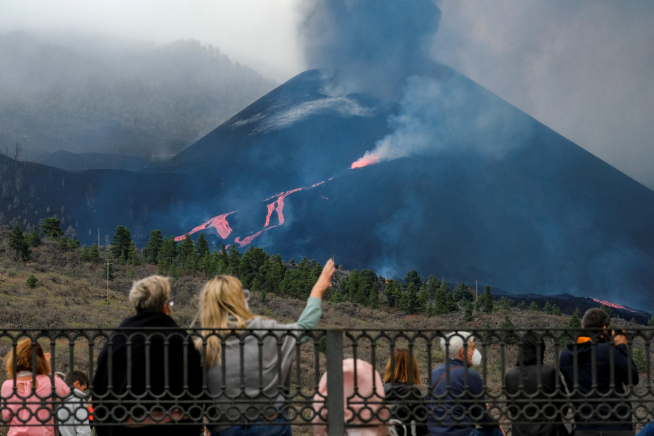 Los últimos derrames del volcán ensanchan la colada parada en La Laguna y se reactivan las otras