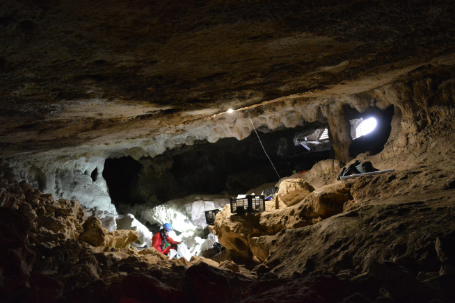 Trabajos en la cueva de Malalmuerzo, en la localidad granadina de Moclín.