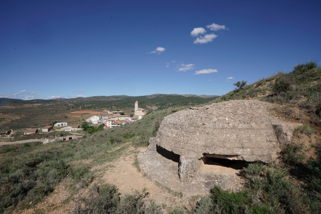 El búnker de Aldehuela está situado en una colina que domina el casco urbano de la pedanía.