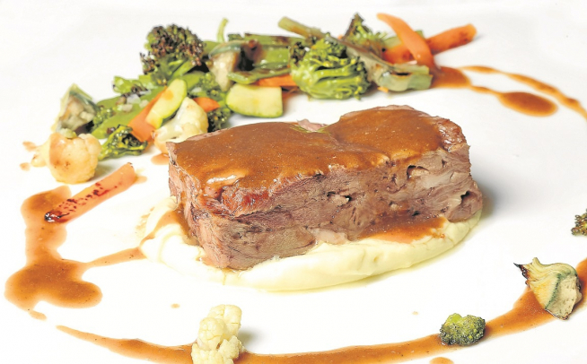 El cabrito asado es el producto estrella de La Bodega de Chema.