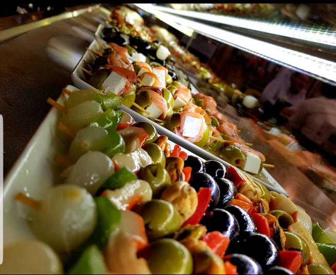 Los vinagrillos que forman parte de la barra del Costa 8 contienen entre cuatro y cinco tipos de ingredientes distintos.