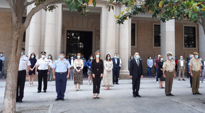 Minuto de silencio ante la delegación del Gobierno en Aragón