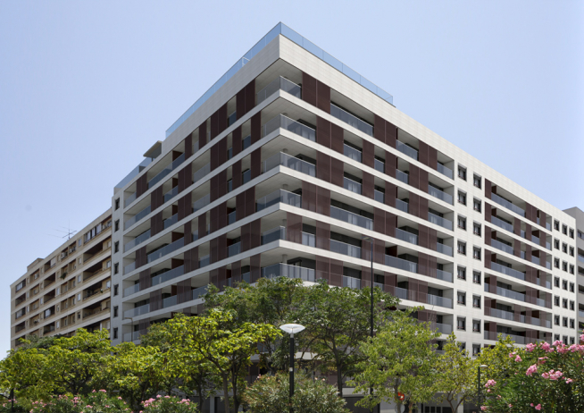 Alierta 100 dispone de una piscina comunitaria en la azotea del edificio.