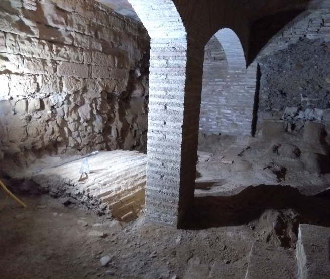 Sala subterránea del Castillo de Monzón.