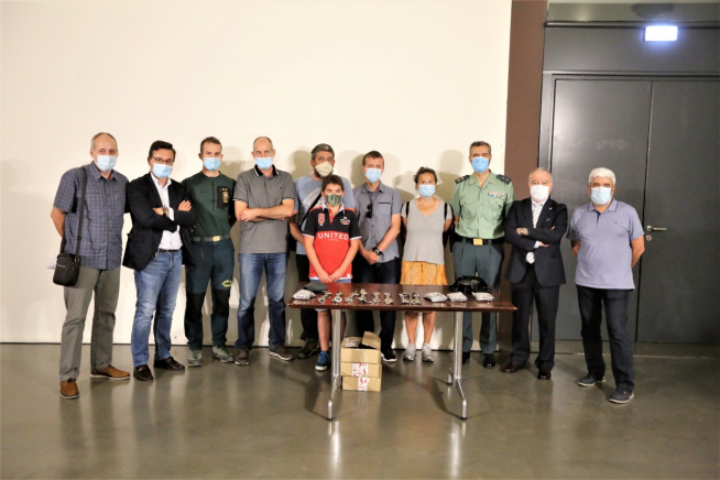 La entrega del material de rescate a la Guardia Civil ha tenido lugar en la DPH.