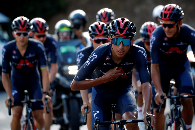 El colombiano Egan Bernal, del Ineos, en un entrenamiento de esta semana previo al arranque del Tour of Colombia with teammates during a training session ahead of the Tour de France REUTERS/Stephane Mahe [