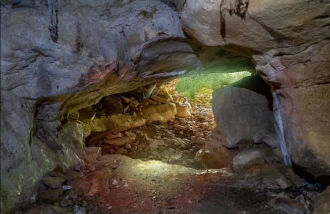 a comarca de Gúdar-Javalambre ofrece entre sus rutas conocer escenarios naturales variados. Es el caso de la cueva del Covarcho