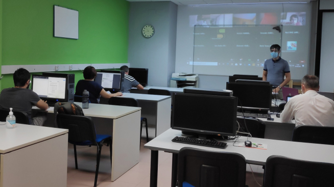 Clase de un curso de administrador de base de datos en Zaragoza.