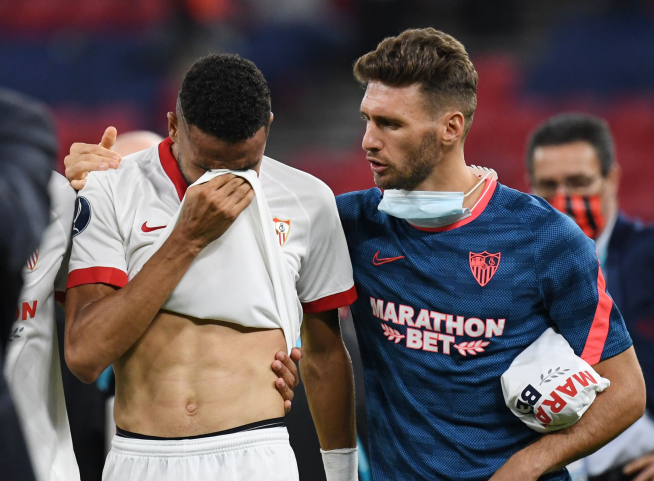 Los jugadores del Sevilla, desolados