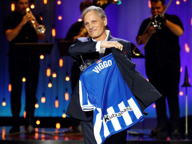 Viggo Mortensen recibe el Premio Donostia en el Festival Internacional de Cine de San Sebastián.