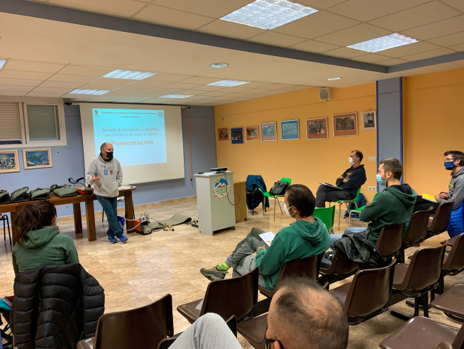 Técnicos participantes en la jornada promovidad por la FADI en Jaca
