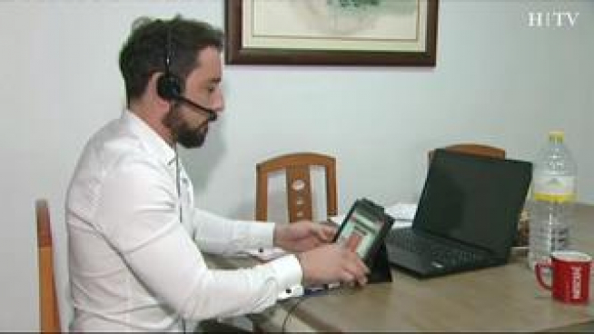 El teletrabajo, la oficina... Pasamos muchas horas al día frente al ordenador y, si no adoptamos la postura adecuada, podemos tener dolores musculares. Te damos algunos consejos para evitarlos y para conseguir la mejor postura para tus horas de trabajo.