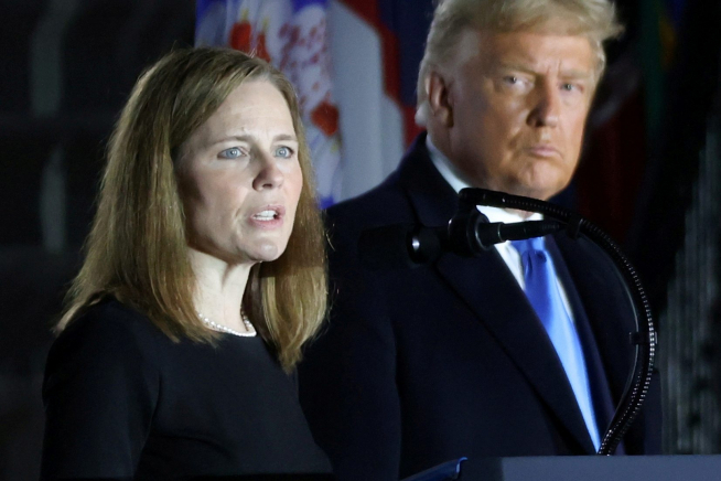 La magistrada Amy Coney Barrett juró este martes como la jueza asociada número 103 del Tribunal Supremo de Estados Unidos