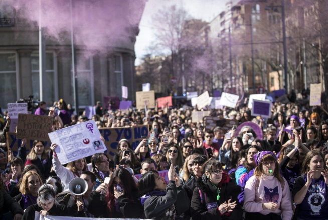 Cientos de participantes recorrieron Zaragoza en la manifestación de estudiantes por el Día Internacional de la Mujer