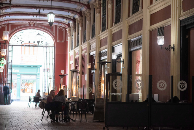 El pasaje del Ciclón, esta semana, con algunas de sus terrazas abiertas.