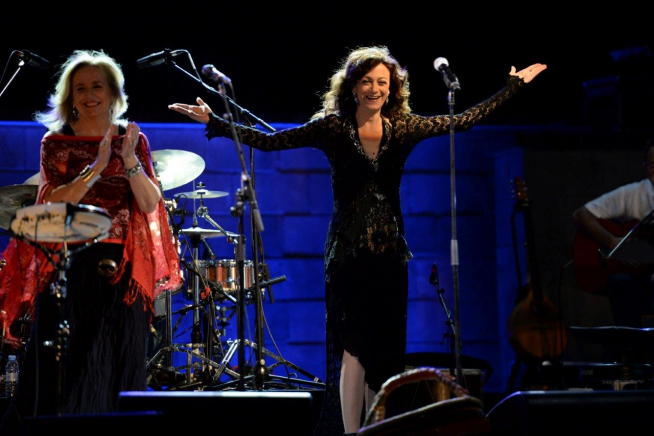 Carmen París durante un concierto