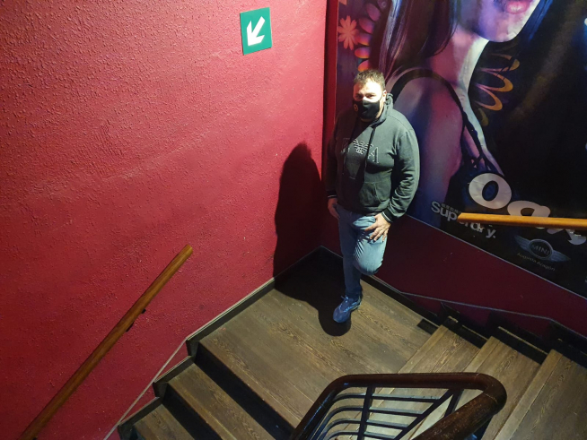 Mario Montañés, en la sala Oasis, reconvertida en escape room.