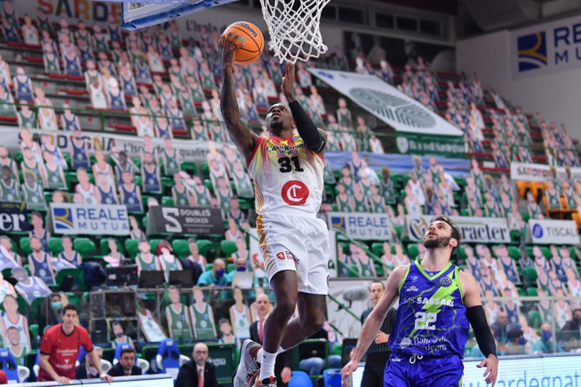 Foto del partido Dinamo Sassari - Casademont Zaragoza, de la Champions League Basketball