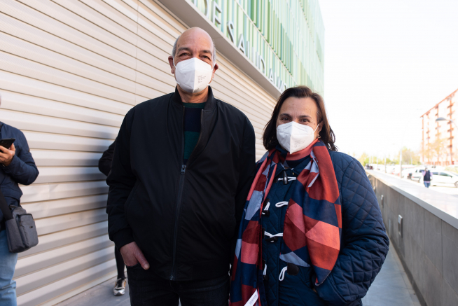 Carmelo y María, ayer antes de recibir la primera dosis.