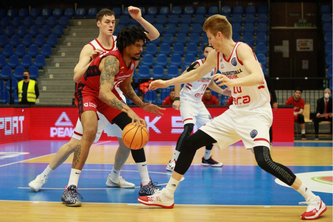 Foto del partido ERA Nymburk - Casademont Zaragoza, de Basketball Champions League
