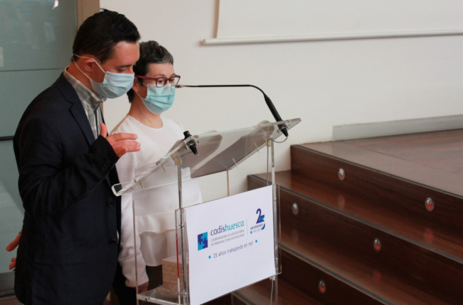 Inma Bescós y Pablo Cerezo, vinculados a las entidades Valentia y Down Huesca, han presentado el acto conmemorativo del 25 aniversario de Cadis.