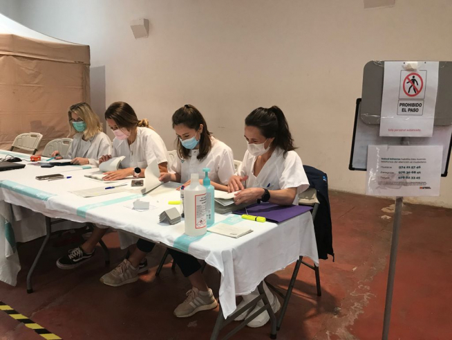 El equipo de Enfermería ha administrado este lunes segundas dosis de Pfizer a estudiantes de Ciencias de la Salud del Campus de Huesca.