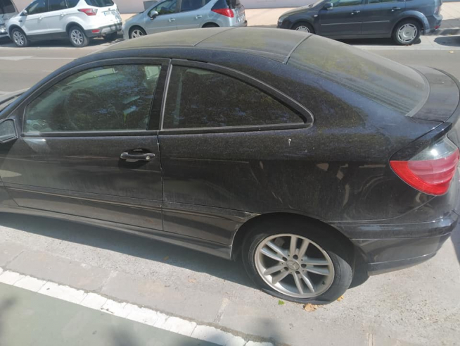 Otro de los coches afectados.