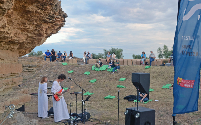 Actuación del dúo Santoral en Alcolea de Cinca dentro del Festival Sonna de la DPH.