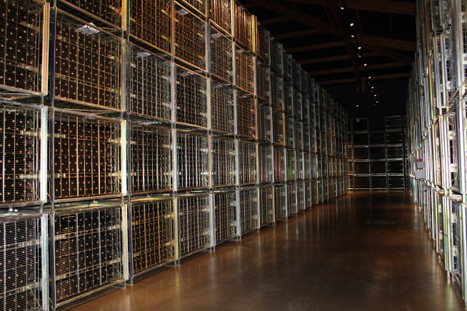 La sala de crianza en botella de la nueva Bodegas Borsao puede albergar dos millones de botellas.